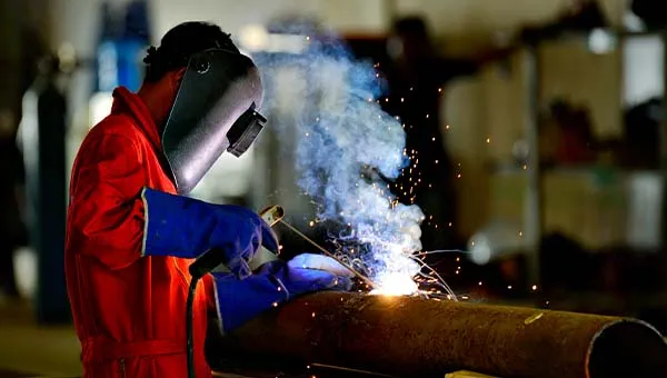 Brand door elektra: hoe kunt u als bedrijf kortsluiting voorkomen?