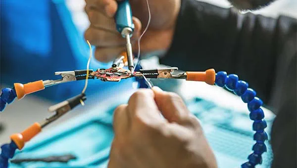 Elektrakeuringen: zo verkleint u het brandrisico en voldoet u aan de eisen van uw verzekeraar