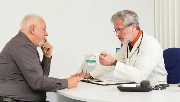 Van AIOS naar eigen praktijk: welke verzekeringen heb je nodig als startende huisarts?